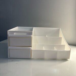 Skincare/makeup organizer holder.